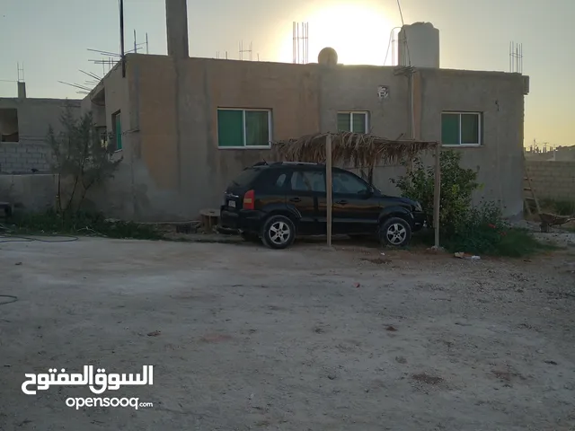 135 m2 5 Bedrooms Townhouse for Sale in Zarqa Qasr al-Hallabat Al-Gharbi