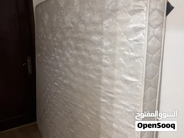 مرتبه مقاسها 180/190 ارتفاع 15 cm نظيفه جداً