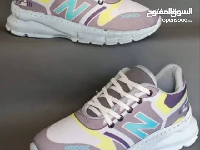 احذيه جمله سعر الكارتون 125 يحتوي على 25 زوج