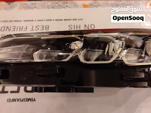 لايت امامي مستعمل اللون 22  للبيع