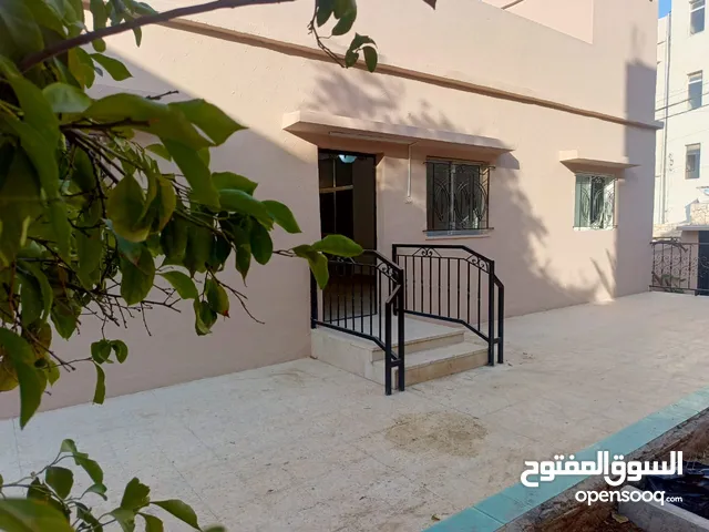 315 m2 4 Bedrooms Townhouse for Sale in Zarqa Jabal Al Abyad