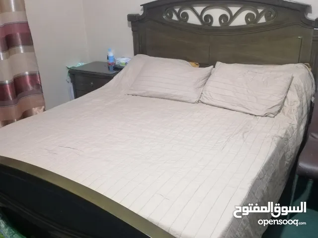 غرفة نوم بحالة جيدة للبيع