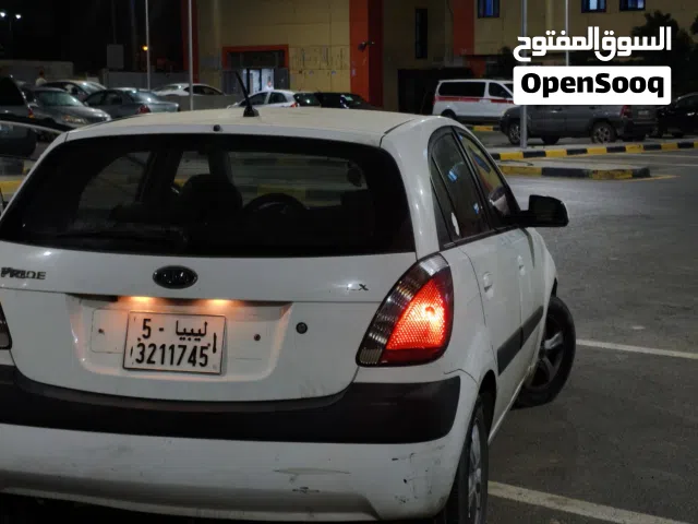 2008 كيا برايد Standard