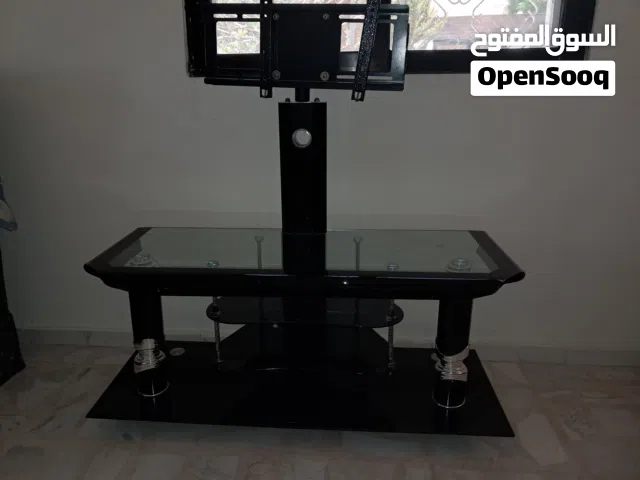 طاوله تلفاز  زجاجيه بحاله ممتازة