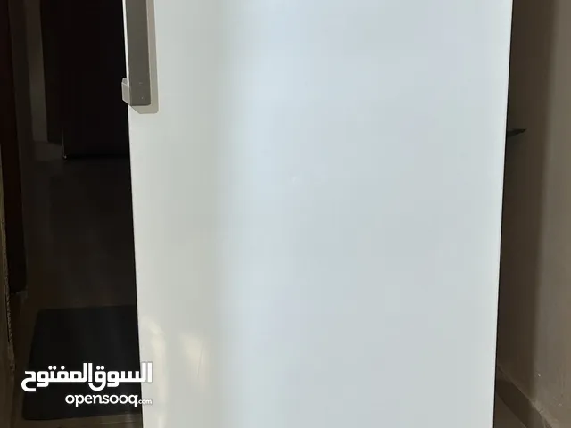 فريزر بيكو 6 ادراج نظيف جداً بحاجه لماتور