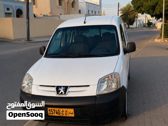 2009 بيجو بارتنر Standard