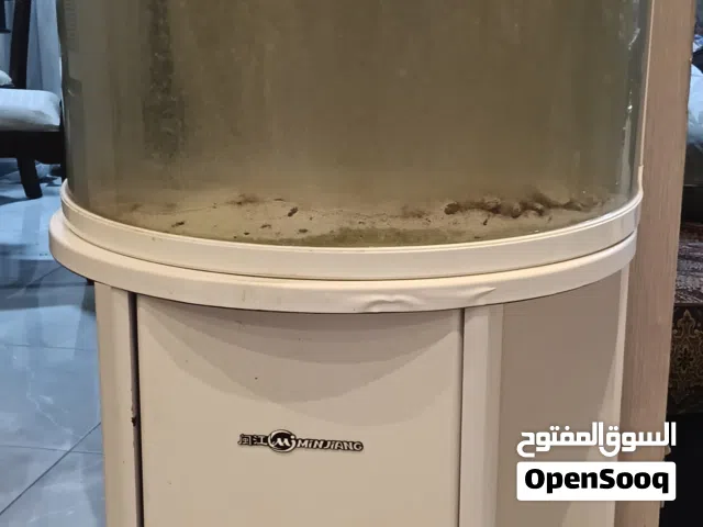 حوض سمك مع خزانته والشبكة والإضاءة والفلتر... شبه جديد