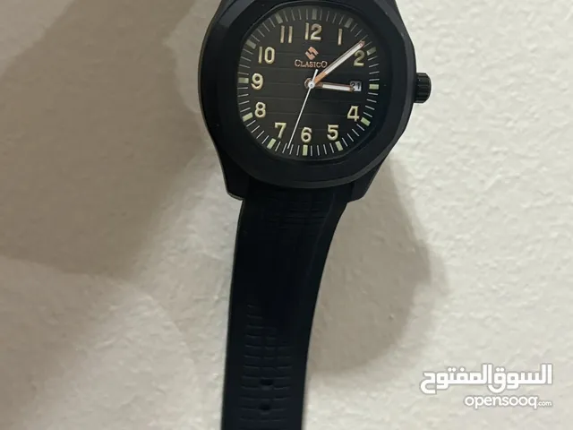 ساعة جميلة كلاسيكو لونها اسود و ذهبي