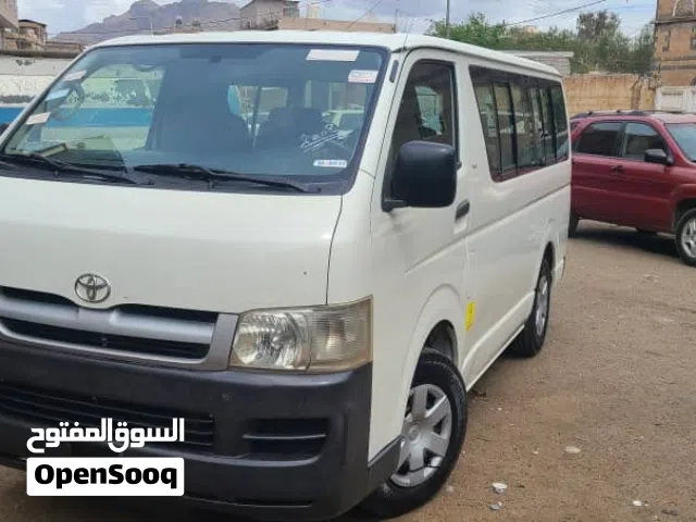 2008 تويوتا هايس Standard