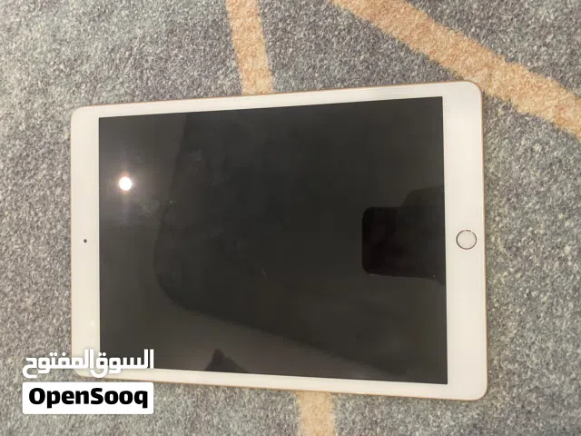 أيباد الجيل الثامن مستخدم بشكل بسيط ونظيف
