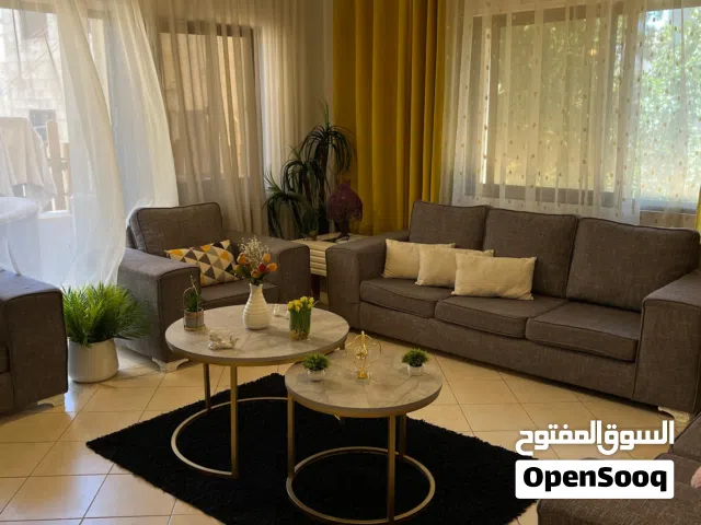 طقم كنب امريكي كبير خشب زان مع كوشينز  وبفات (طاولات) عدد 2