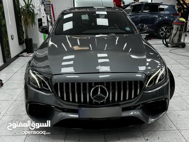 مارسيدس E300. 2017
