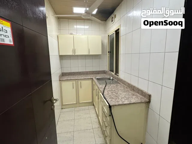 Flat for rent in east riffa with ewa  شقة للاجار غرفتين شامل الكهرباء