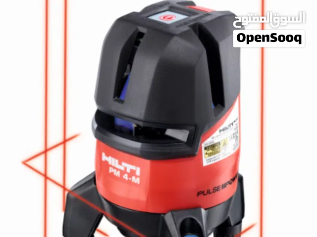 جهاز الليزر متعدد الخطوط هيلتي (Hilti) طراز PM 4-M.يُستخدم الجهاز لتحديد ومحاذاة الأجسام بدقة متناهي
