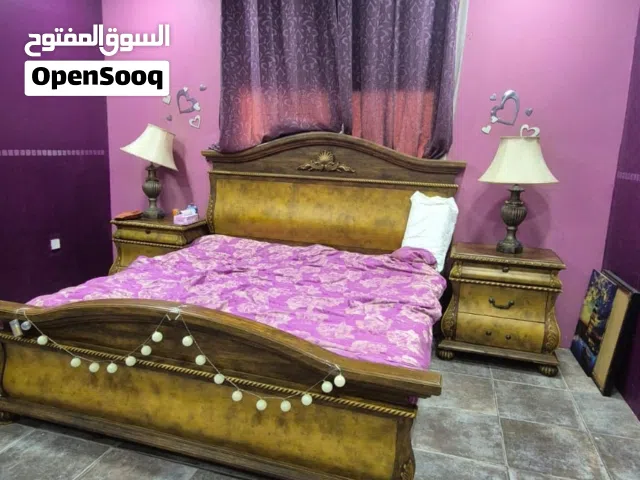 للبيع سرير وكومادينو