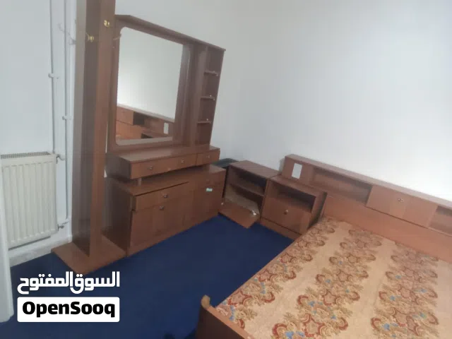 غرفة نوم بحالة جيدة للبيع