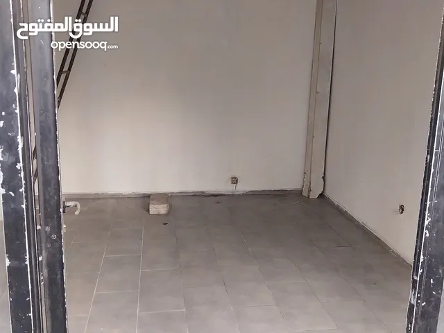 محل للبيع بيروت طريق الجديدة محيط الجامعه العربيه