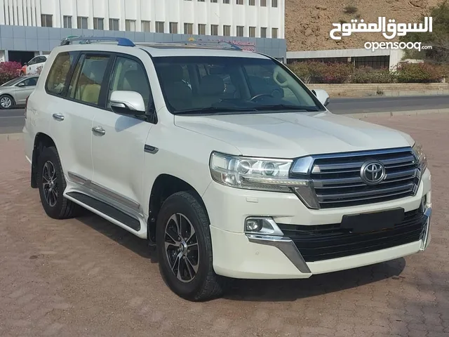 Toyota Land Cruiser 4.6 GX-R 8 FLR - MY : 2016