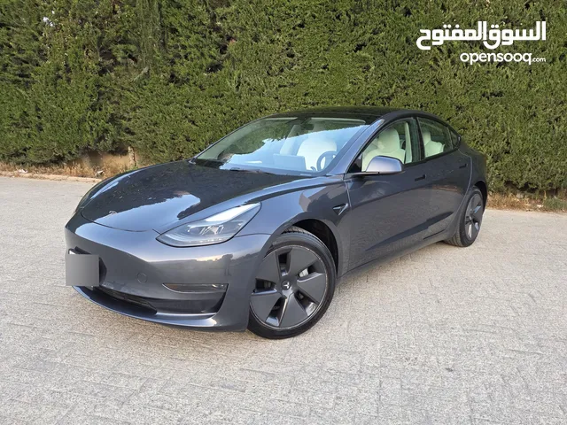 Tesla model 3 2023 ممشى قليل فحص كامل أوتوسكور ق B+(86)الوان مختلفه وداخلي ابيض او اسود واسعارر