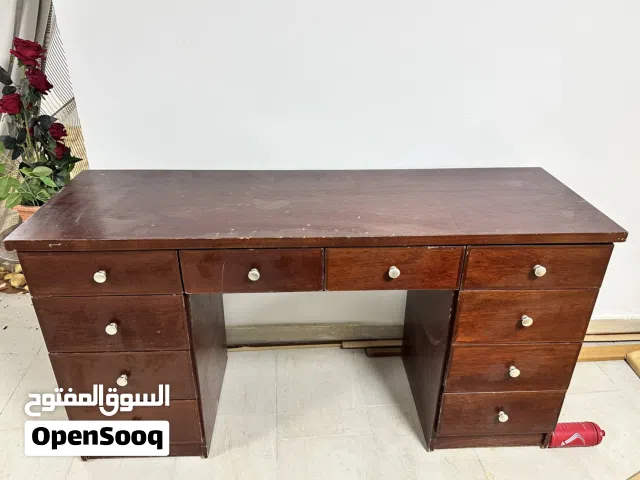 مكتب دراسه وعمل ،خشب بحالة جيده جدا بلون مميز