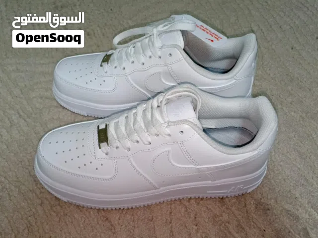Nike Air Force بسعر 15 نمرة 40