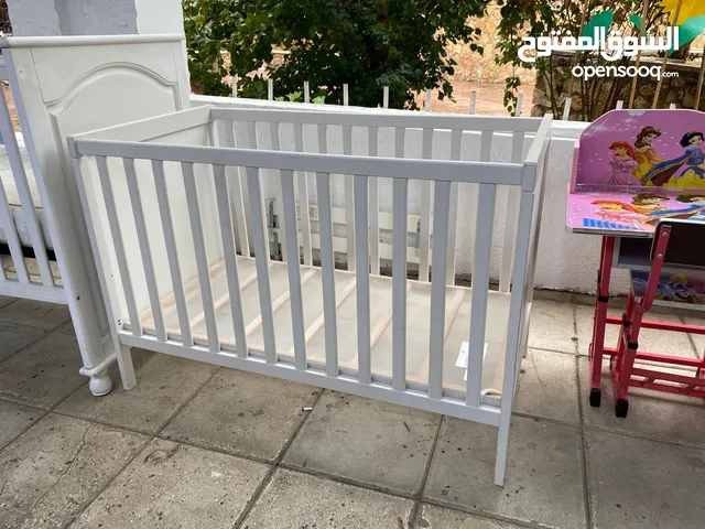 سرير بيبي  خشب لون ابيض