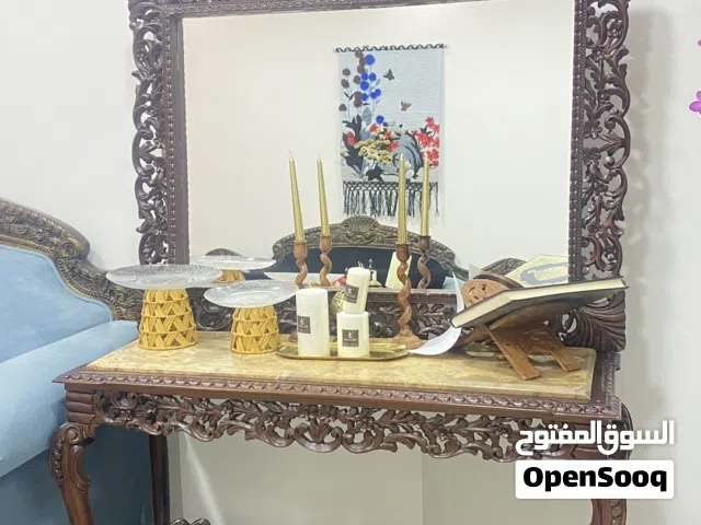 بيرو مع رخامة شبه جديد للبيع