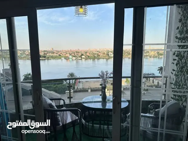 شقة فندقية للإيجار علي النيل مباشرة كورنيش المعادى القاهرة 3 غرف مكيفة بالكامل حجز يومي للعوائل
