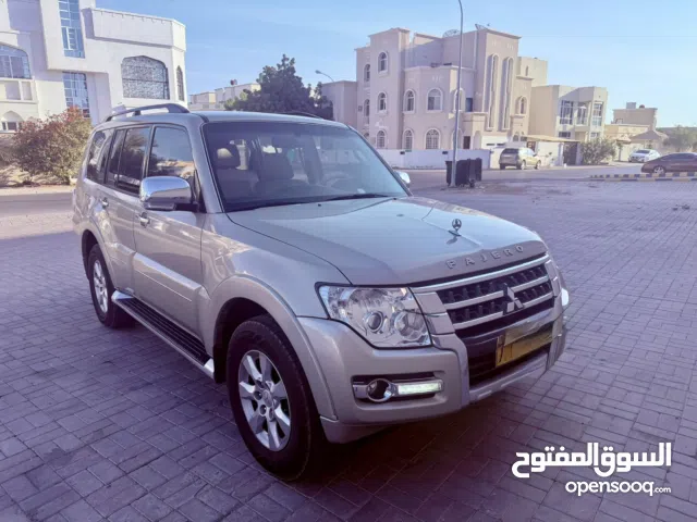 Mitsubishi Pajero - Golden