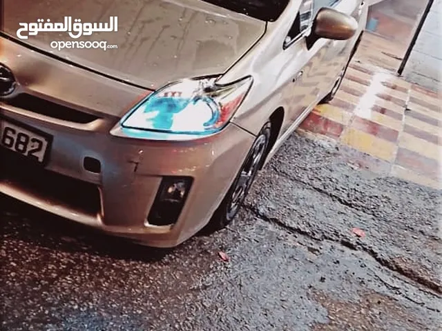 موجود سيارة بريوس 2011 للأيجار اليومي والاسبوعي