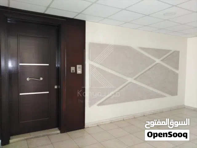 مكتب تجاري للبيع في وادي صقرة