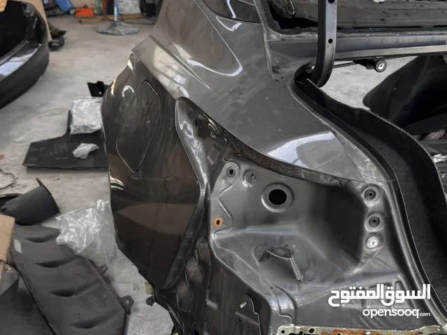 قطع غيار التيما 19 وفوق مدجار يسار مع الحوض والشاصي