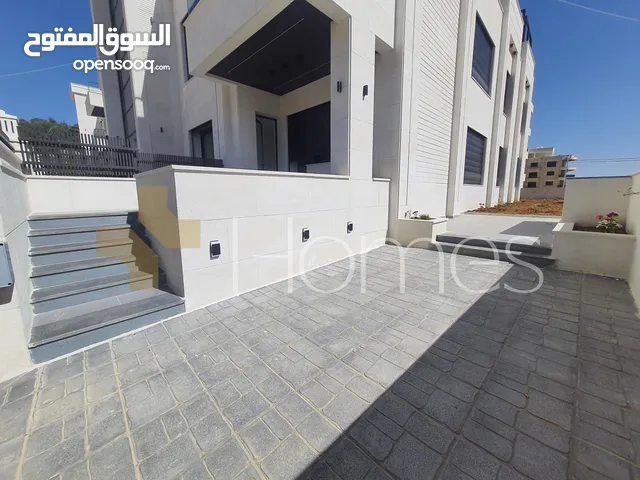 شقة ارضية مع حديقة للبيع في طريق المطار بمساحة بناء 187م