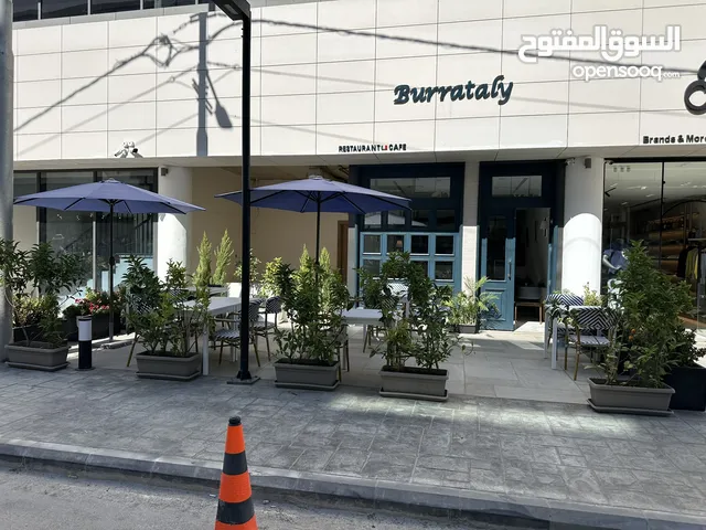 مطعم ايطالي مجهز بكامل معداته ولم يستعمل فقط 3 اشهر من المالك مباشرتنا