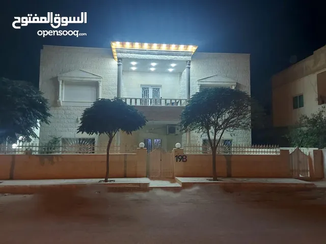 245 m2 More than 6 bedrooms Townhouse for Rent in Mafraq Al-Hay Al-Janoubi