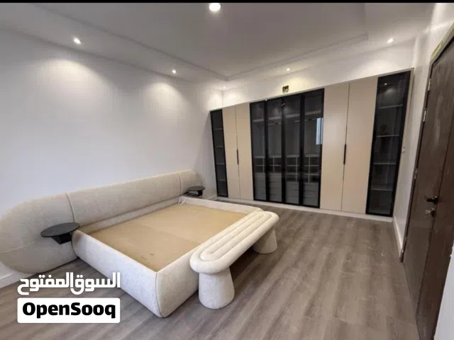 متخصصون في الأعمال الخشبية