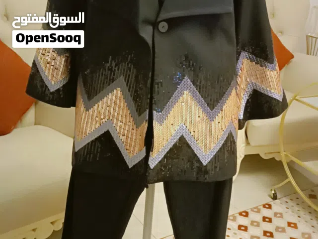 بدلة جاكيت وسروال ملبوسة مرة فقط جديدة
