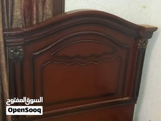 غرفة كاملة مستعملة استعمال خفيف  3 سراير خشب عرض 110 باللون البني في امدرمان