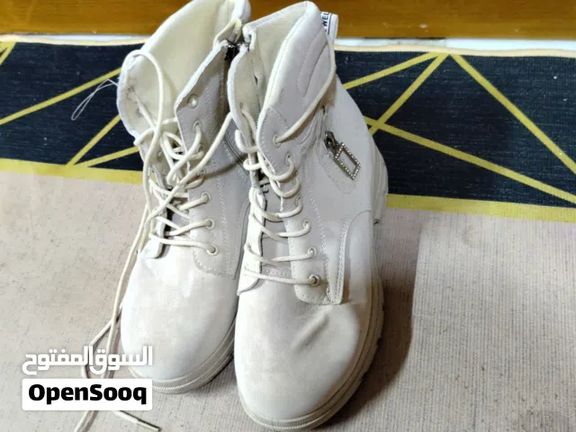 حذاء البيع و جنط البيع