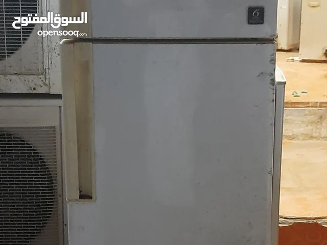 ثلاجة للبيع يوجد بها عطل