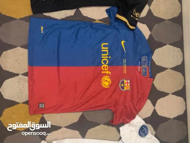 Real Madrid Ronaldo jersey (XL) Barcelona Messi jersey (M) Barcelona black Messi jersey (L)