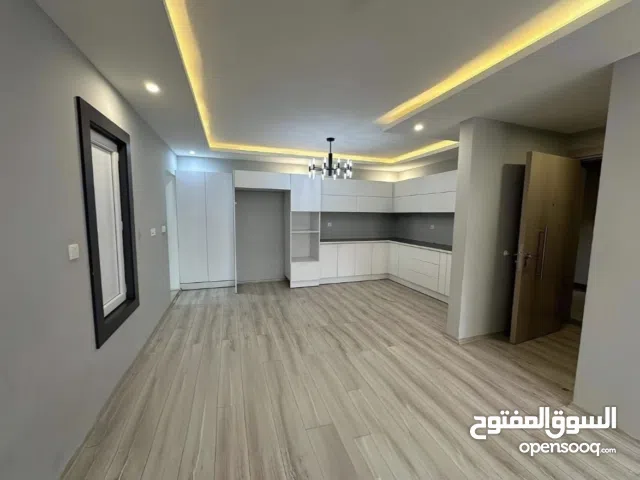 شقة مميزة في مرتفعات قيوان مساحة 136م بمواصفات متكاملة واطلالة مباشرة  على السليمانية  وجاهز للسكن