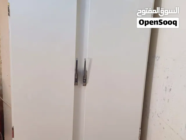 ثلاجة 2 باب بحالة ممتازة شغالة على الشرط لا يتواصل الا الصامل