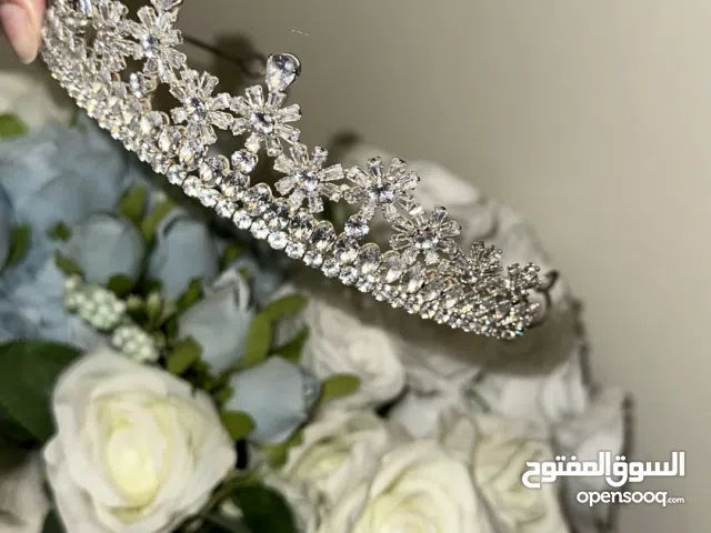 تاج فخم للتسريحات او العرايس بسعر رمزي
