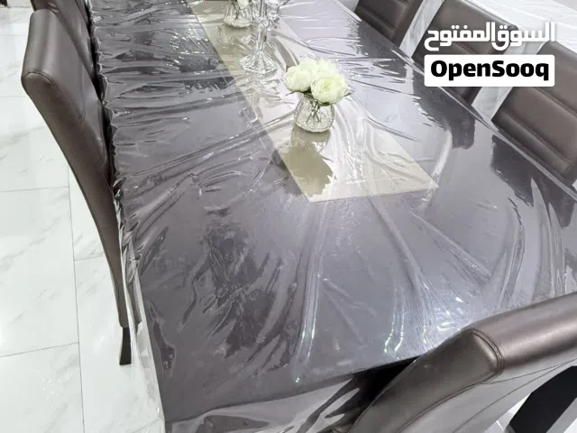 طاولة طعام كبيرة وجودة