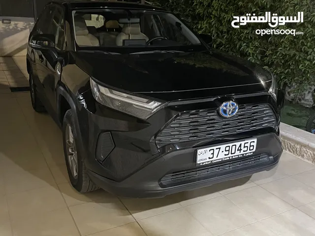 Toyota Rav4 model 2023 وارد الوكالة و ما زالت تحت الكفالة قطعت فقط 29 الف كيلو فحص كامل بلا حوادث
