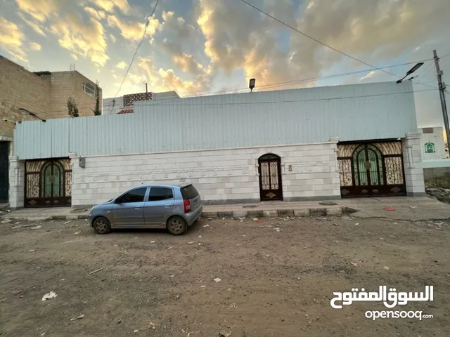 60 m2 More than 6 bedrooms Villa for Sale in Sana'a Bayt Baws