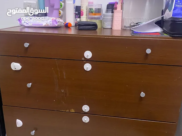 Dressing Table with 3 Drawers with Child Lock.