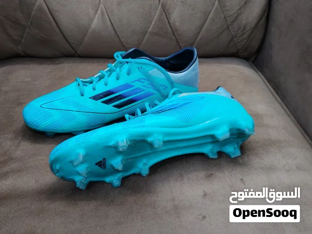 خذاء رياضي بحاله ممتازه بسعر 15 دينار  يوجد خدمة توصيل