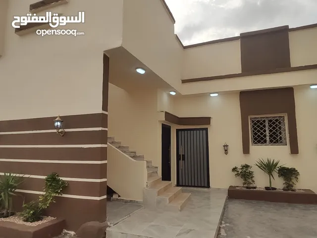 195 m2 3 Bedrooms Townhouse for Sale in Benghazi Kuwayfiyah